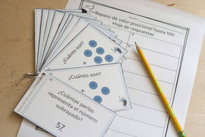 Tarjetas de repaso del valor posicional: Niveles 1-3 (Place Value Review Task Cards: Bundle of Levels 1-3)