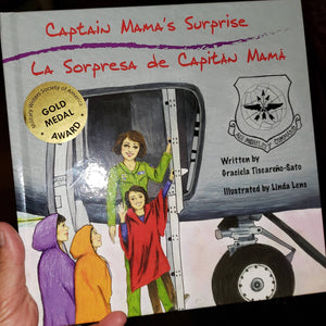 Captain Mama's Surprise/La Sorpresa de Capitán Mamá